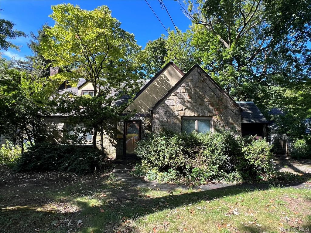 116 Huntington Road, Port Washington