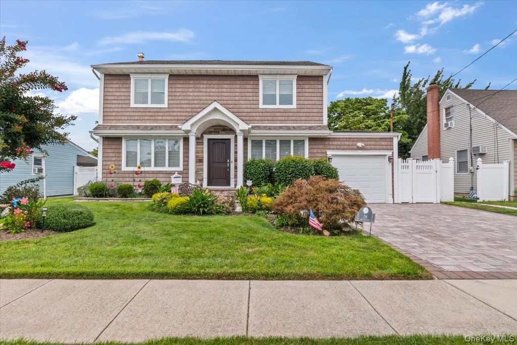 28 Lee Avenue, Bethpage