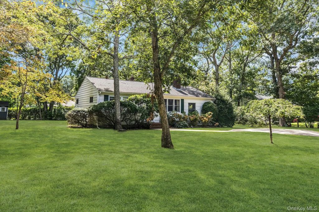 112 Lynncliff Road, Hampton Bays