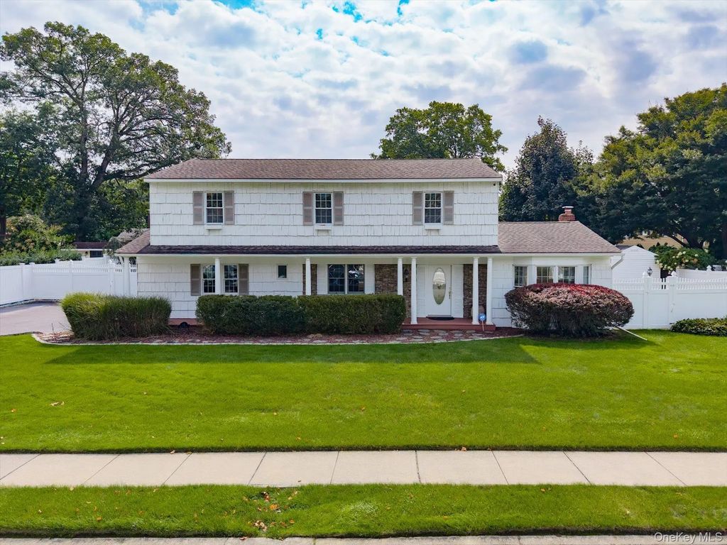 14 Osage Drive, Huntington Station