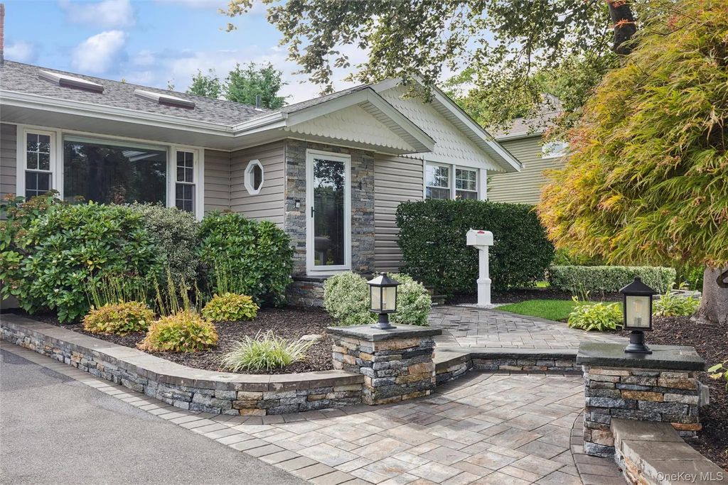 4 Larkspur Drive, West Islip