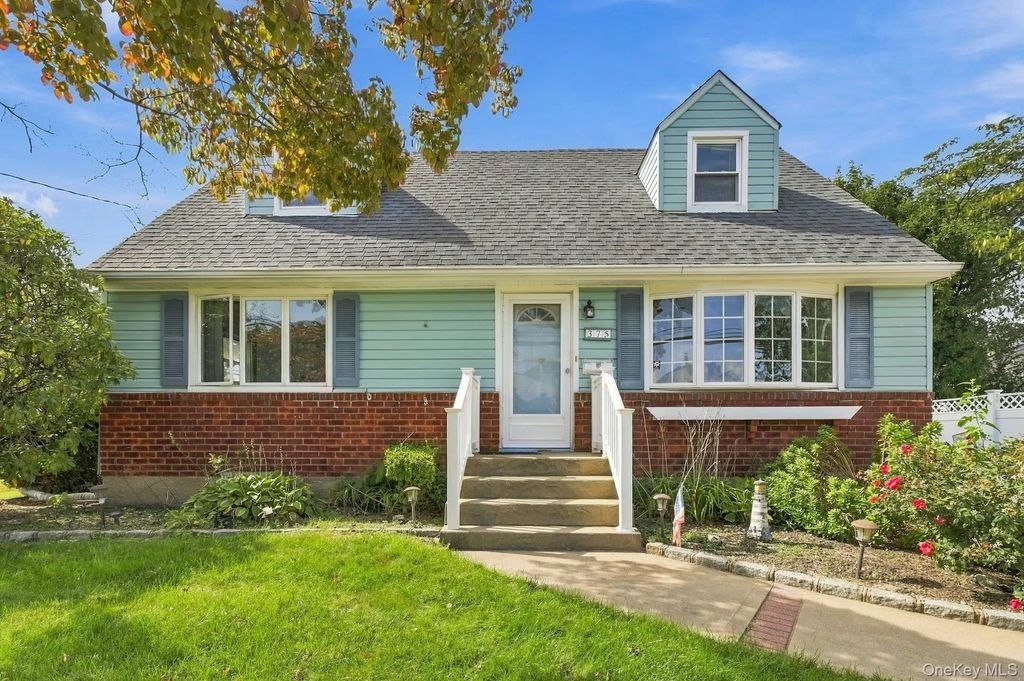 375 Catskill Avenue, Copiague