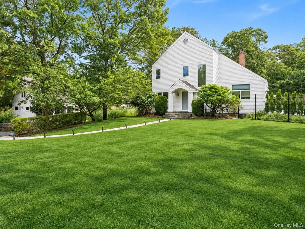 118 Two Holes Water Road, East Hampton