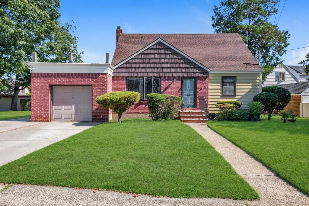 65 Clearstream Avenue, Valley Stream