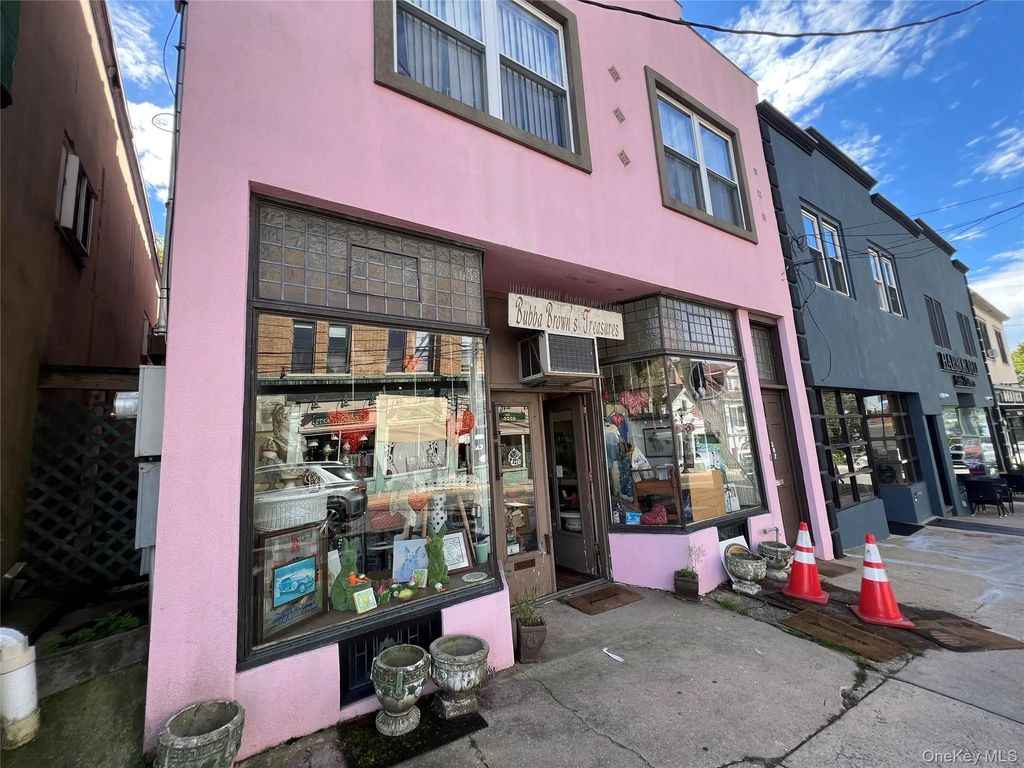 302 Main Street, Port Washington