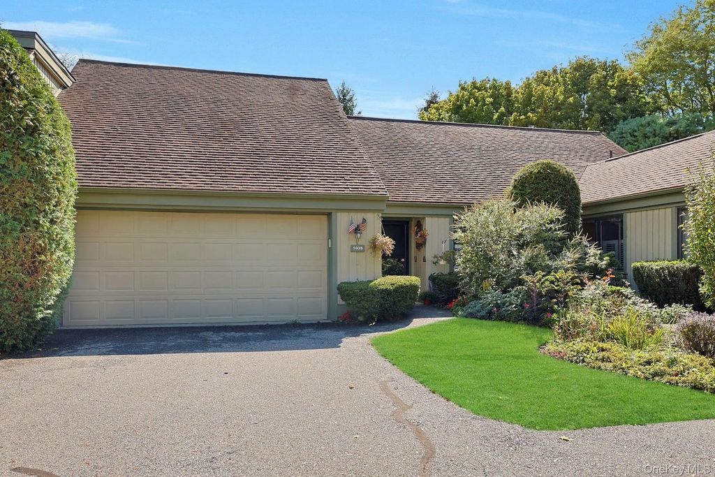 593b Heritage Hills # B, Somers