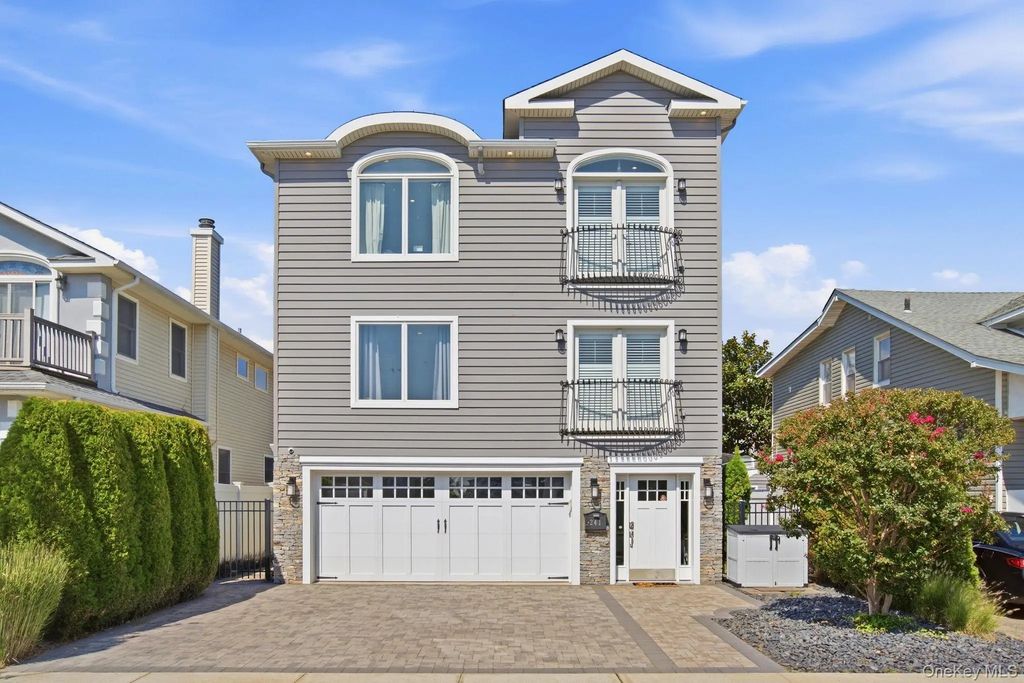 241 W Pine Street, Long Beach