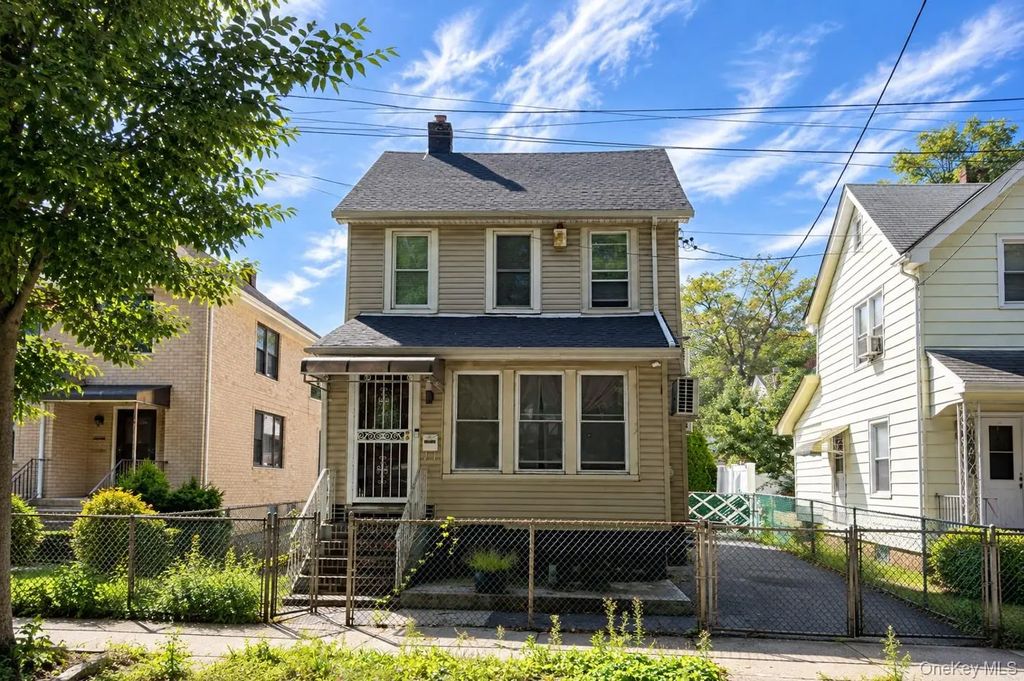 160-30 76th Road, Fresh Meadows