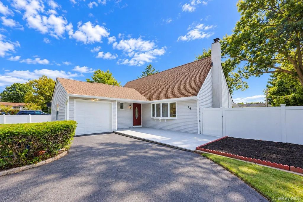 14 Arcadia Drive, Dix Hills