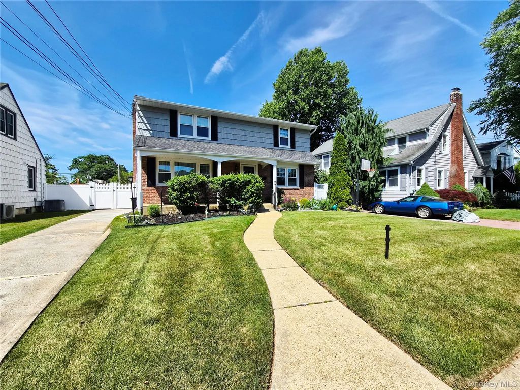 1920 Clemons Street, Bellmore