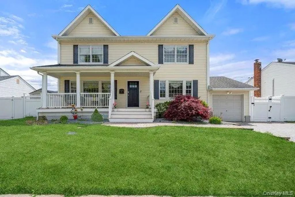 47 Syosset Circle, Syosset
