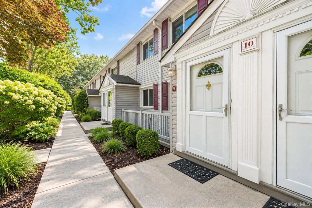 10 Smithtown Boulevard # 3b, Smithtown