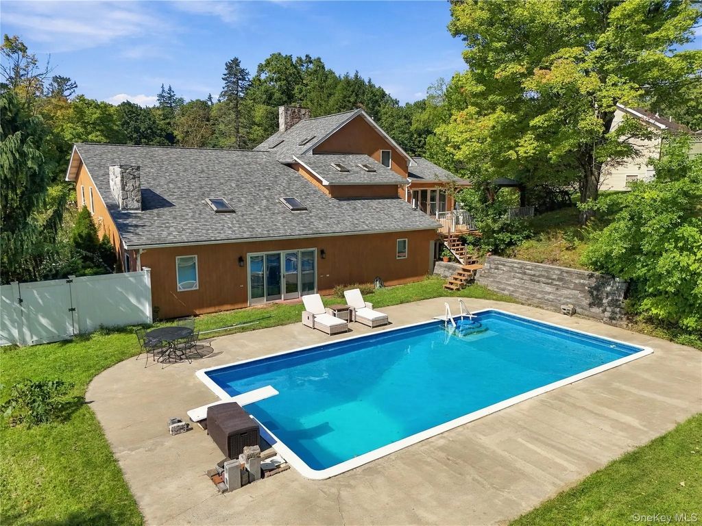 2 Stanton Drive, Newburgh