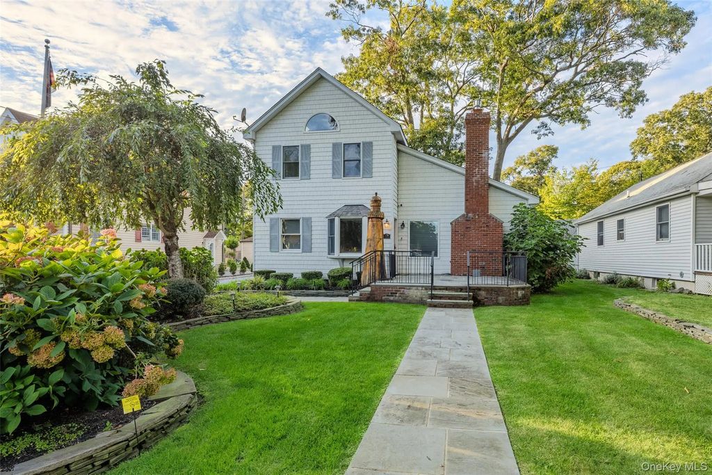 54 Breezy Point Road, Wading River