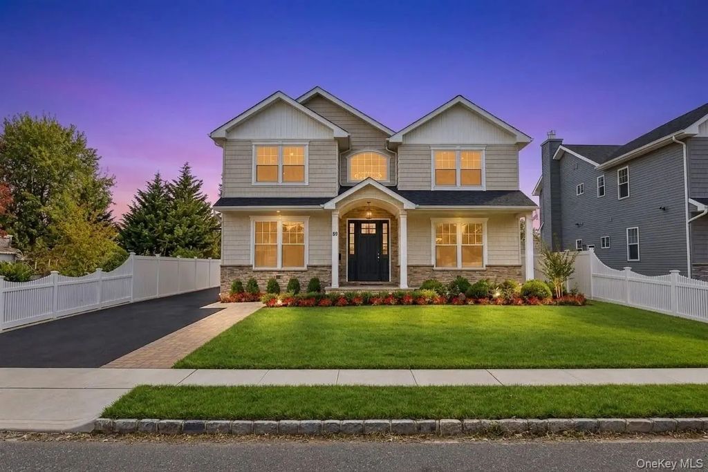 89 West Avenue, Hicksville