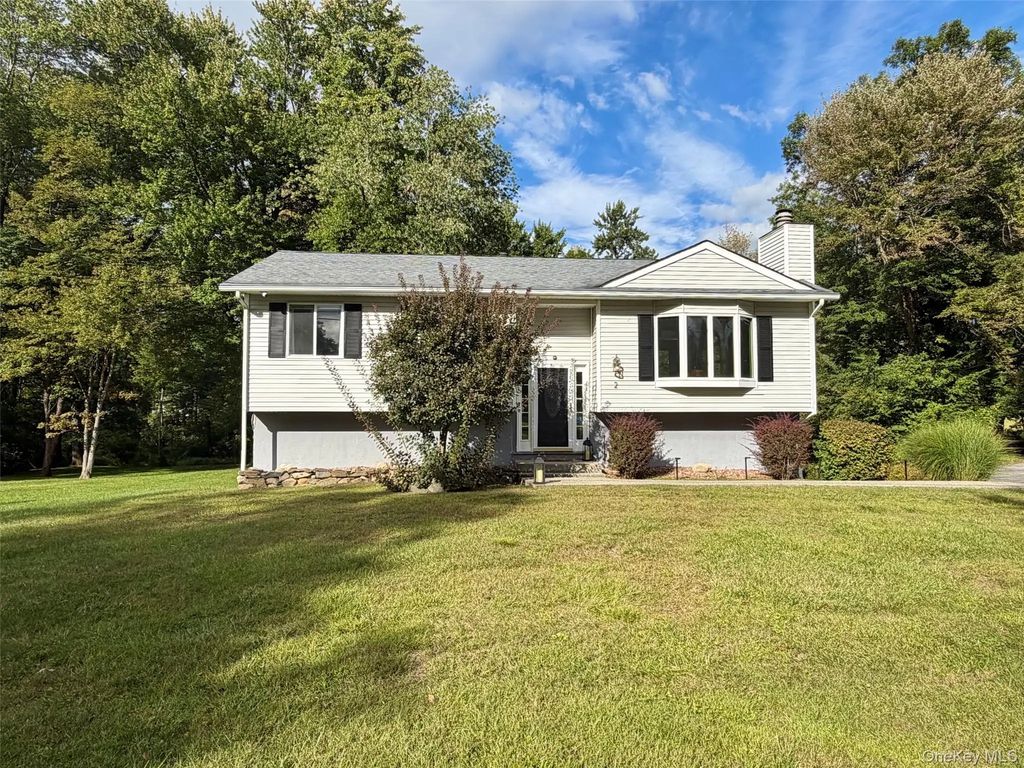 2 Caroline Drive W, Wappingers Falls