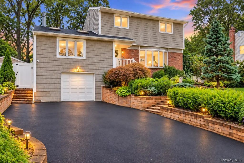 16 Wren Drive, Hauppauge