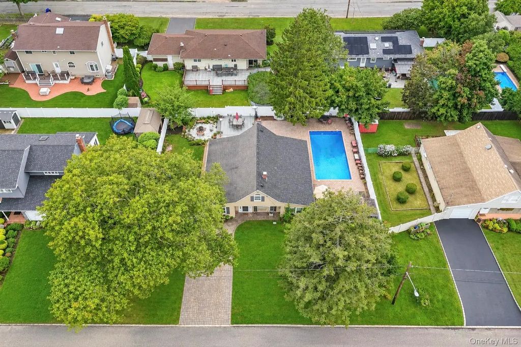 54 Pacific Avenue, Deer Park