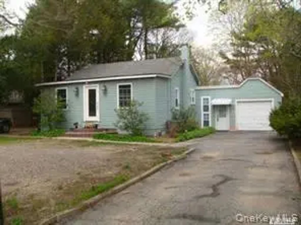 822 Deer Park Road, Dix Hills