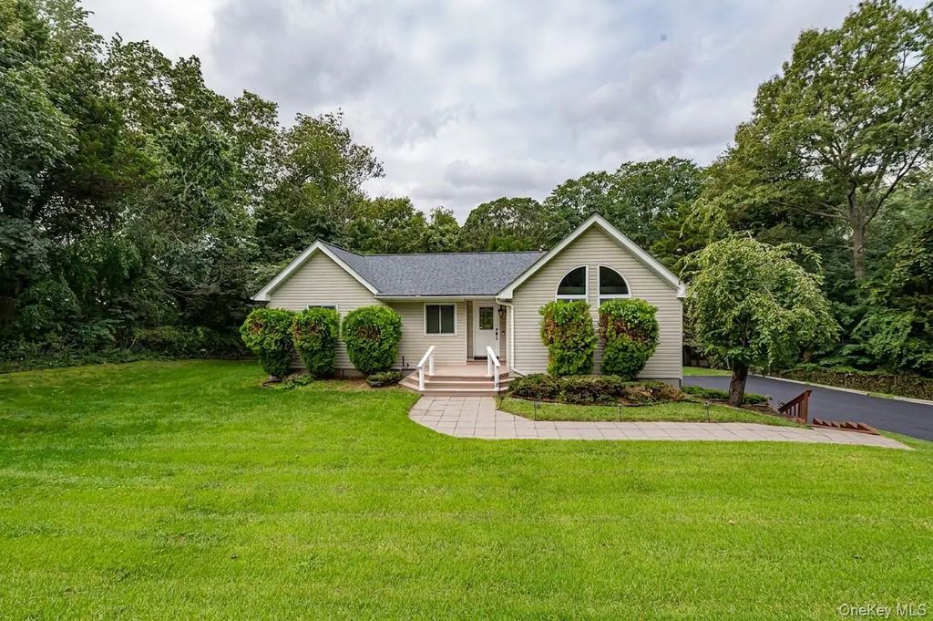 68 Chestnut Street, Mount Sinai