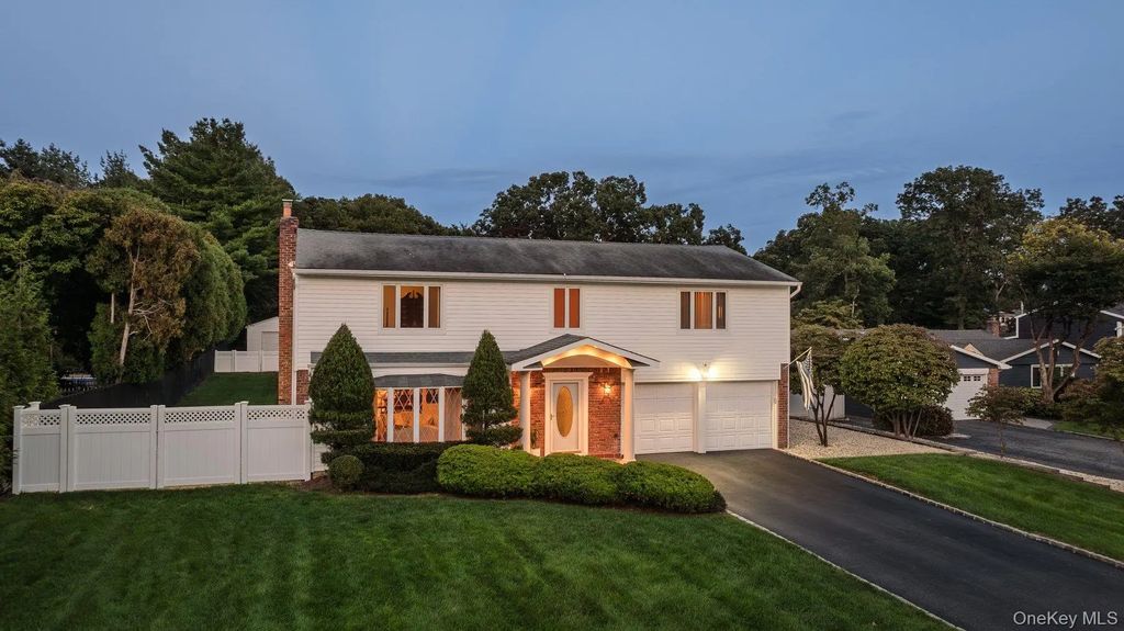 123 Old Post Drive, Hauppauge