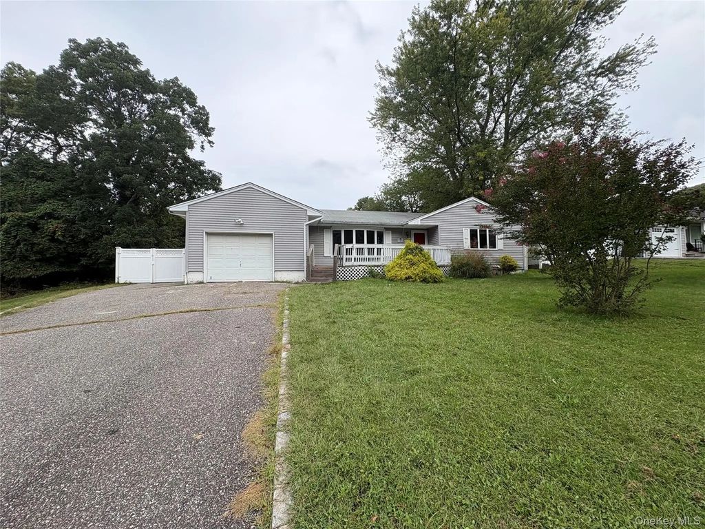 9 Harrison Avenue, East Setauket