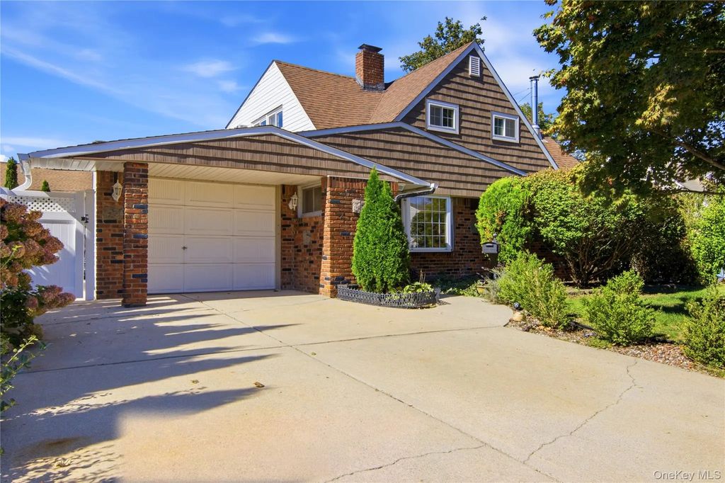 33 Stonecutter Road, Levittown