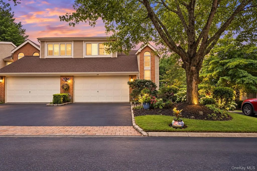 23 Willow Ridge Drive, Smithtown