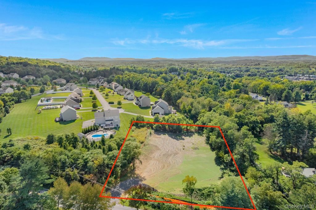 216 Overlook Road, Poughkeepsie