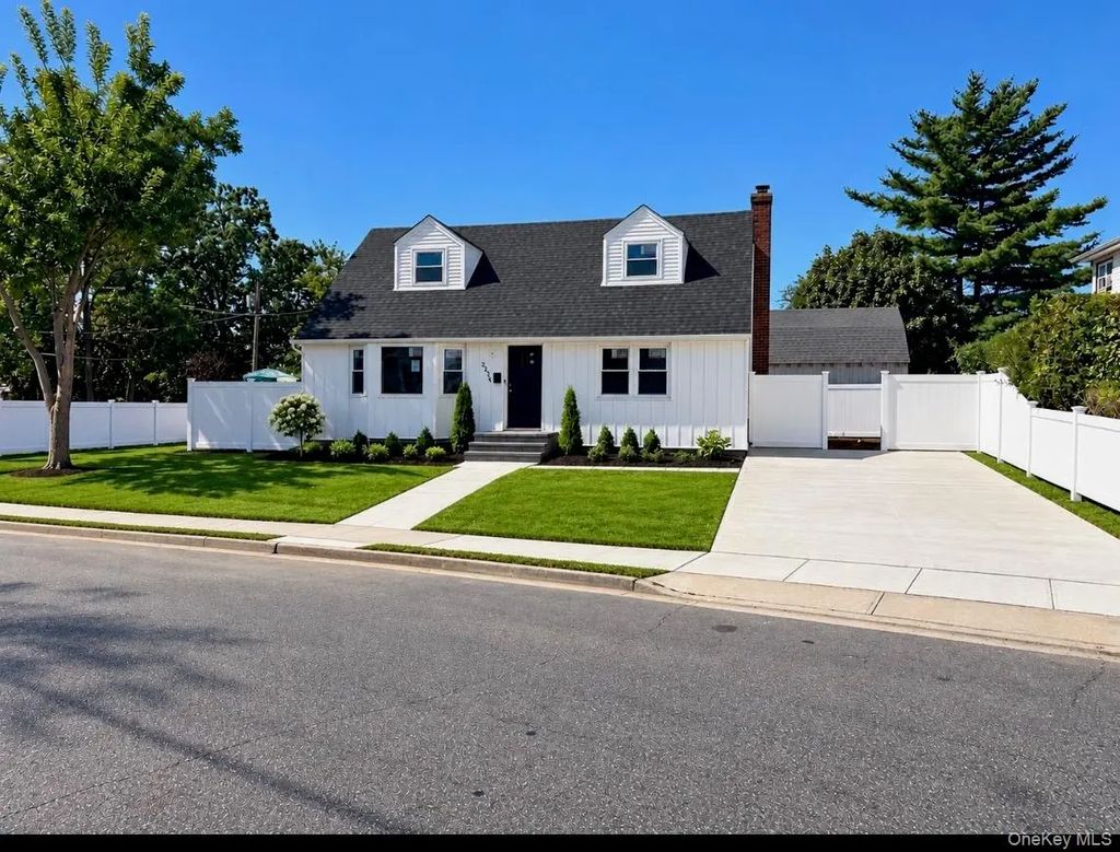 2216 Brooklyn Avenue, Merrick