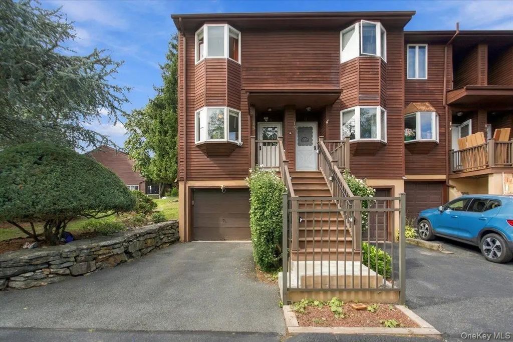 13 Knoll View, Ossining