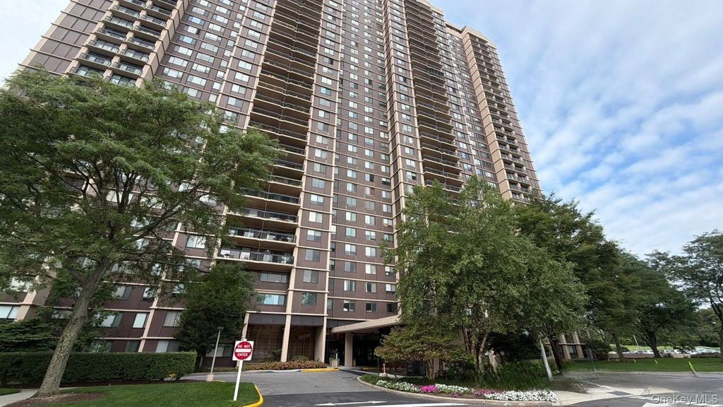 269-10 Grand Central Parkway # 4u, Floral Park