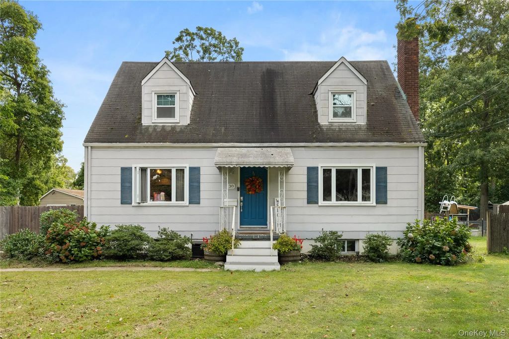 38 Muncey Road, Bay Shore