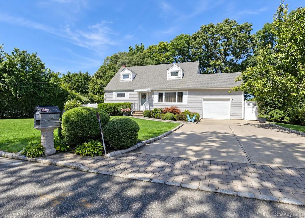 25 Joy Road, Selden
