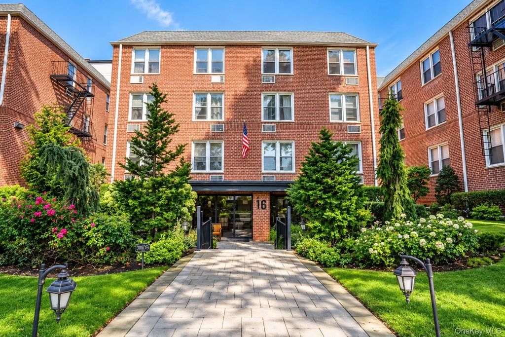 16 Main Street # 1q, East Rockaway