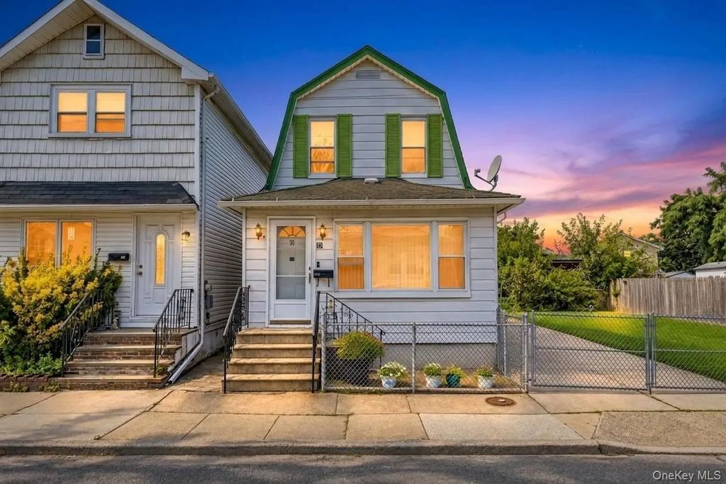33 Claridge Avenue, Elmont