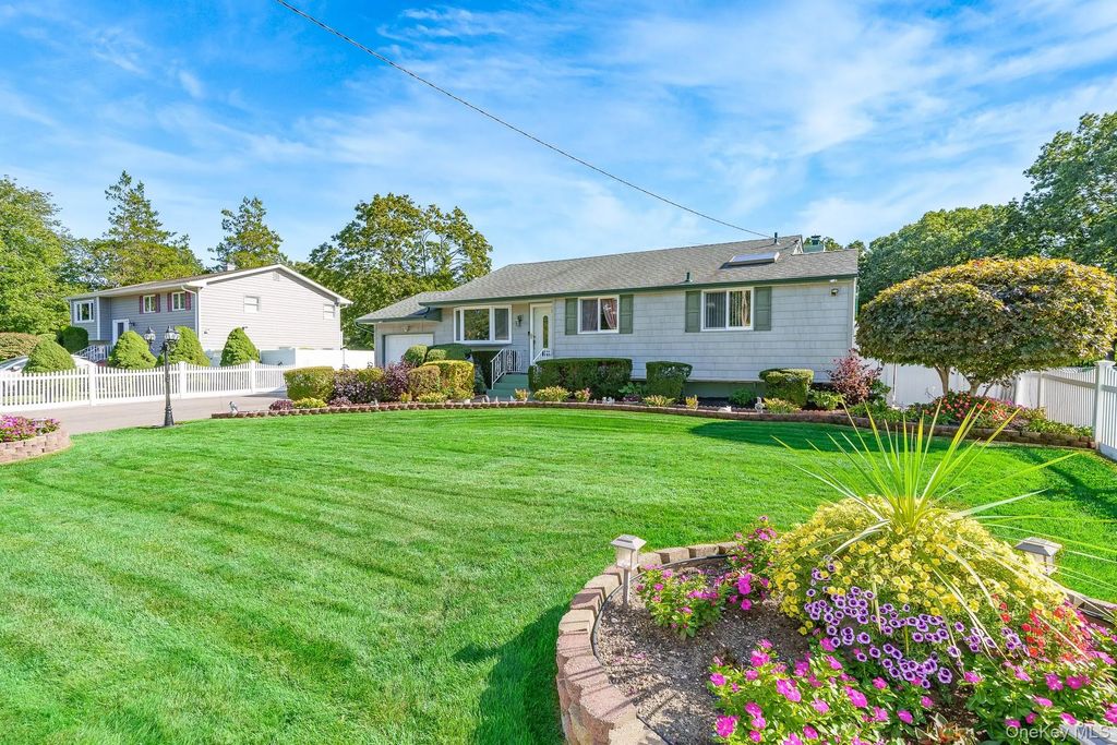 22 W Willow Street, Brentwood