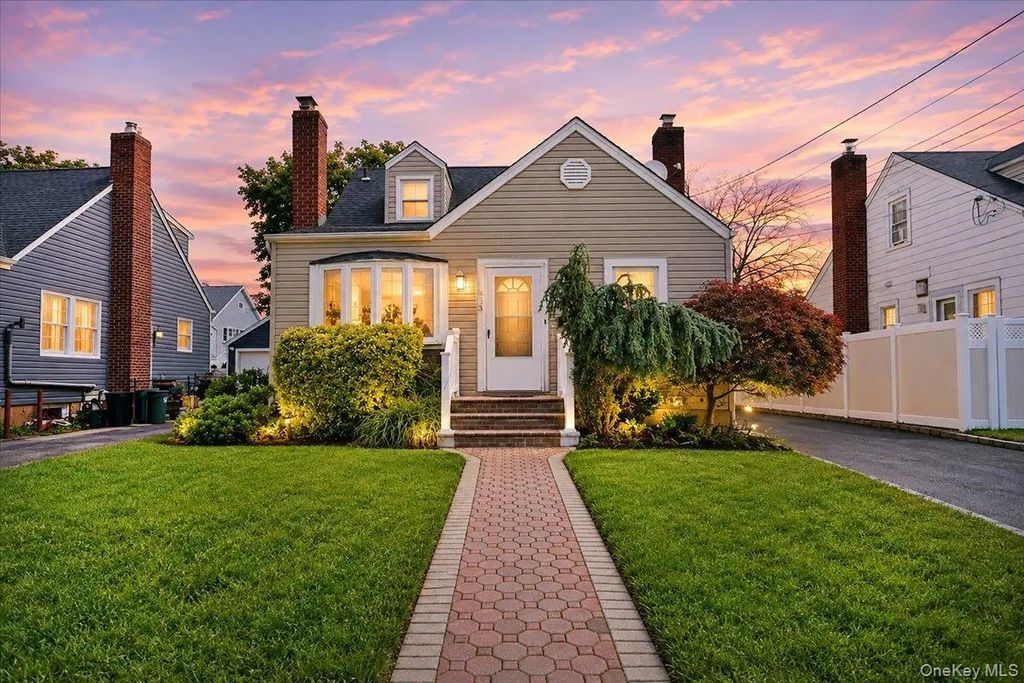 413 Stewart Avenue, North Bellmore