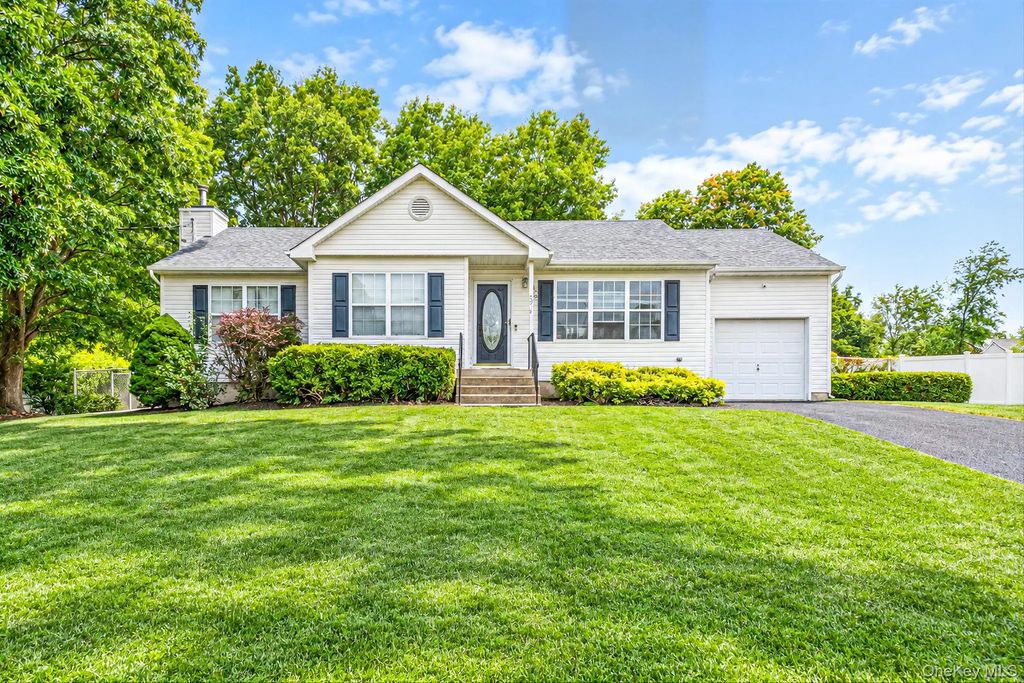 23 School Street, Lake Ronkonkoma