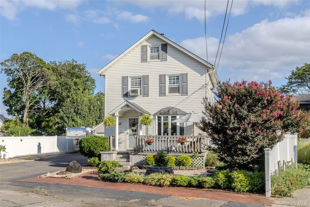 2 Dean Street, Farmingdale