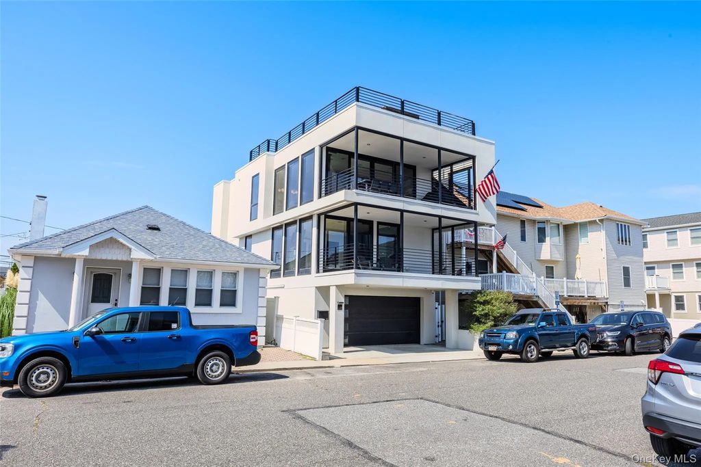 35 Wyoming Avenue, Long Beach