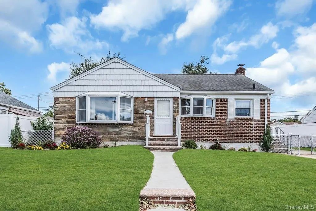 74 Bette Road, East Meadow
