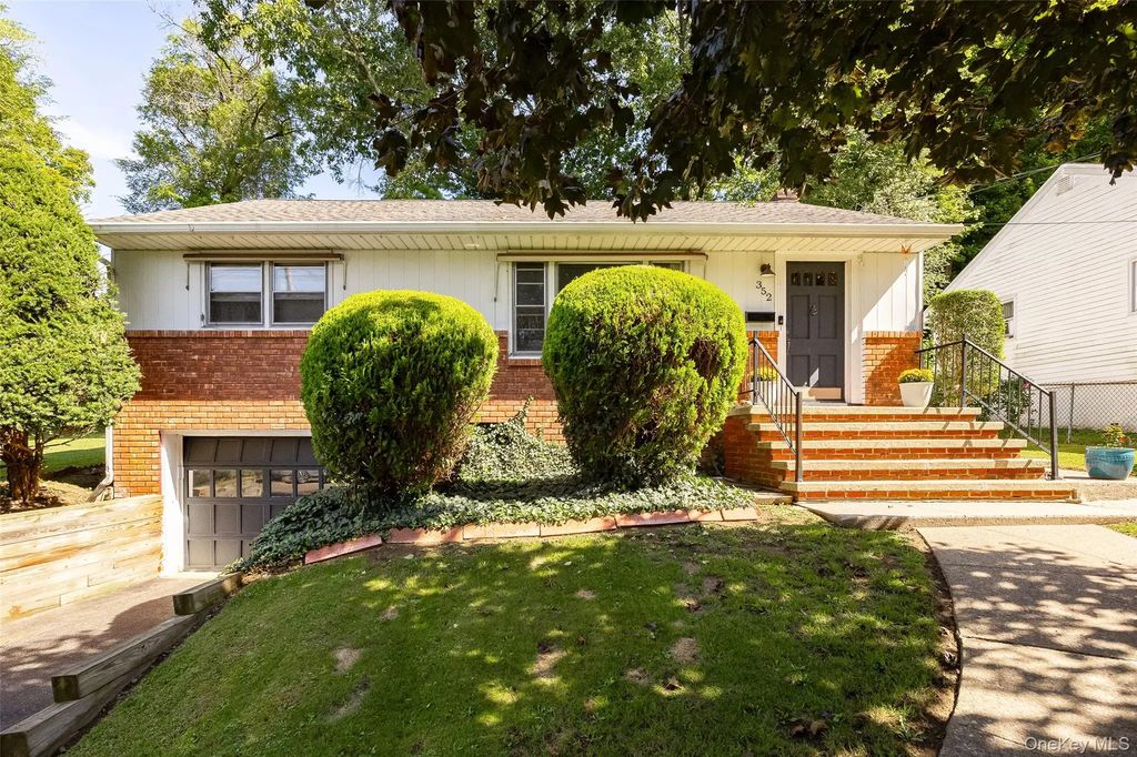 352 Clifton Avenue, Kingston