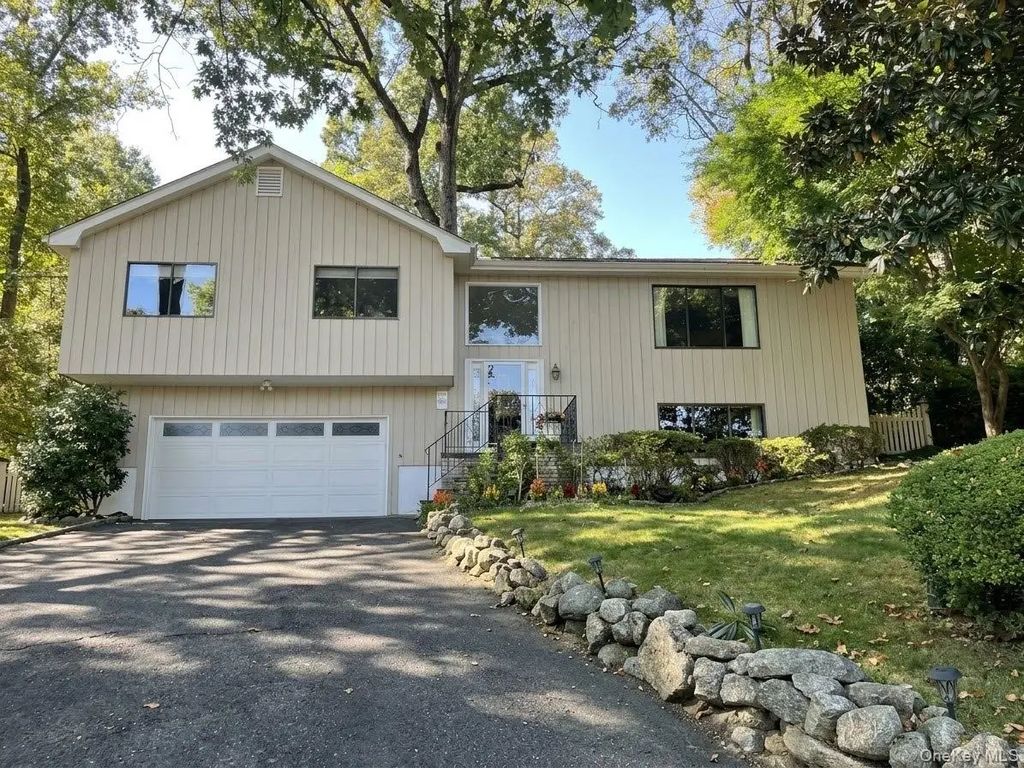 44 Hillside Lane, New Rochelle