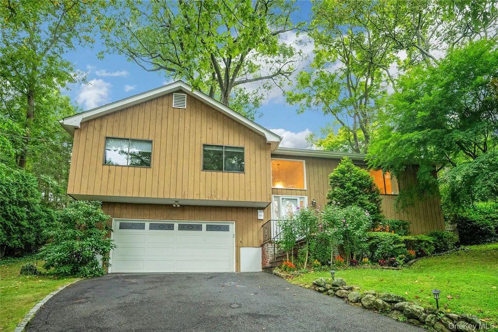 44 Hillside Lane, New Rochelle