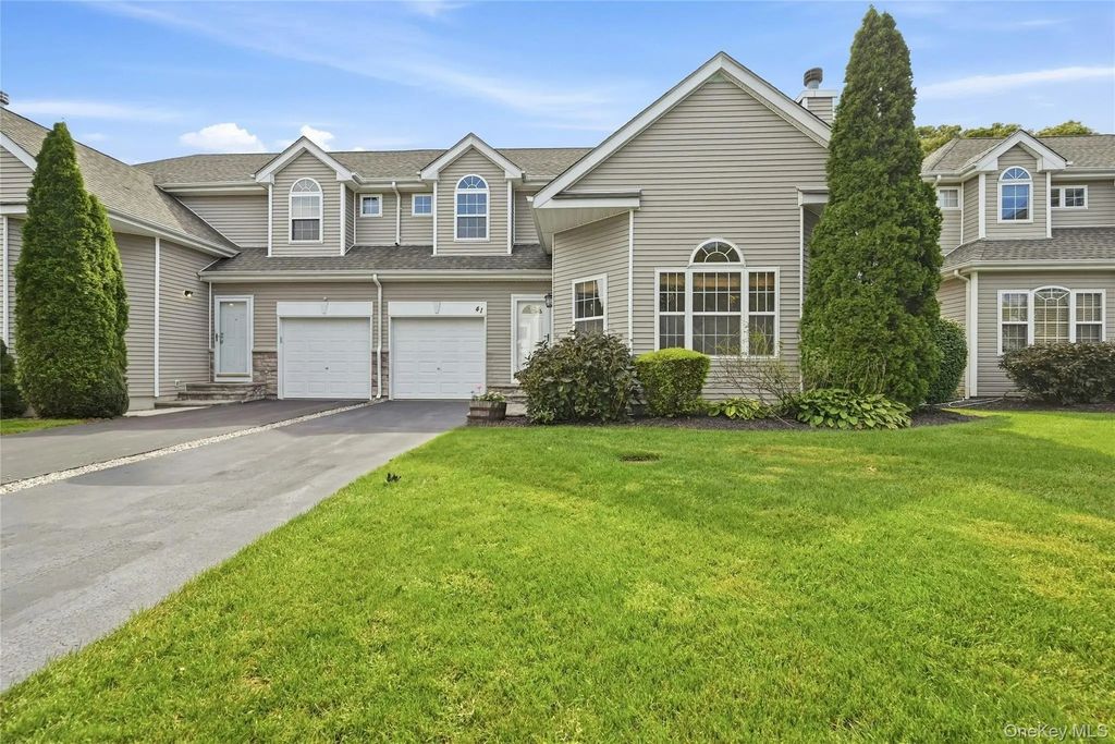 41 Sunflower Ridge Road, South Setauket