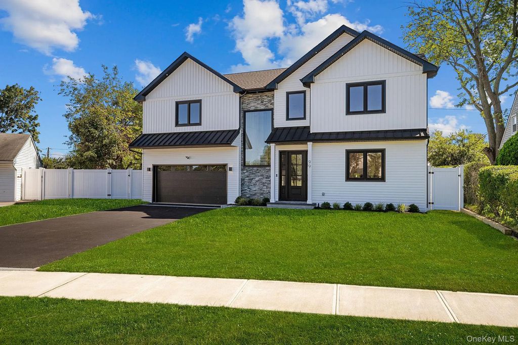 99 Slate Lane, Levittown