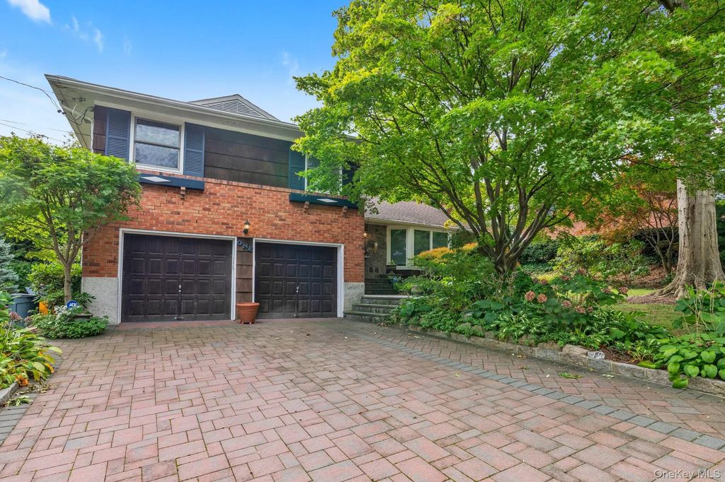 1 Francesca Drive, Oyster Bay