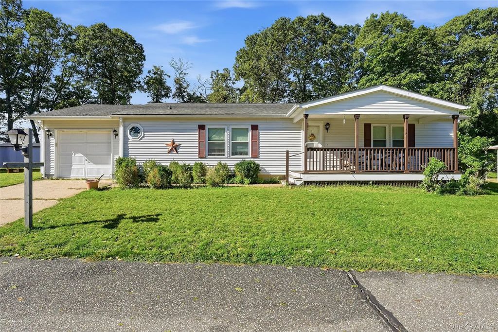 1407 Middle Road # 45, Calverton