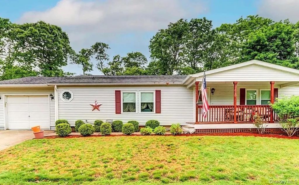 1407 Middle Road # 45, Calverton